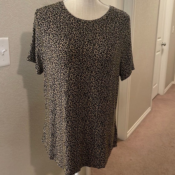 Women’s Old Navy Cheetah Print Blouse Size Large - Picture 1 of 6